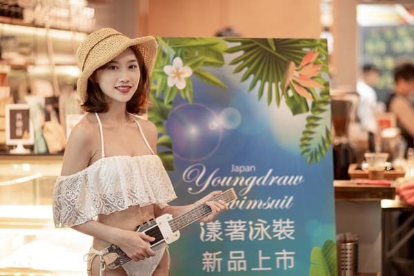 photo: Clothes imported domestically and overseas